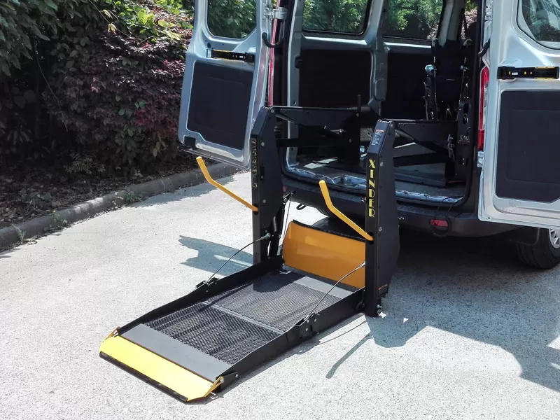 Como levantar ajudar os usuários de cadeiras de rodas a viajar?